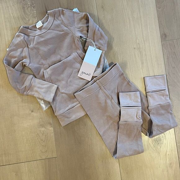 NWT Goumi Kids Natural Thermal Jogger Set SZ 2T Waffle Knit Pajamas Tan - Picture 1 of 3
